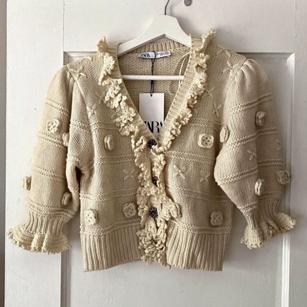 Beautiful Zara cropped cardigan with ruffle details xs